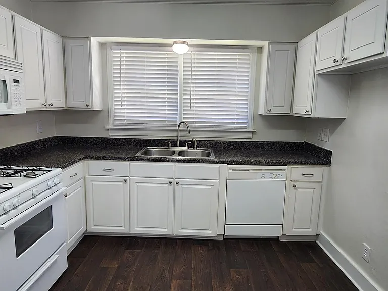 1447 Grant Dr — Photo 8
