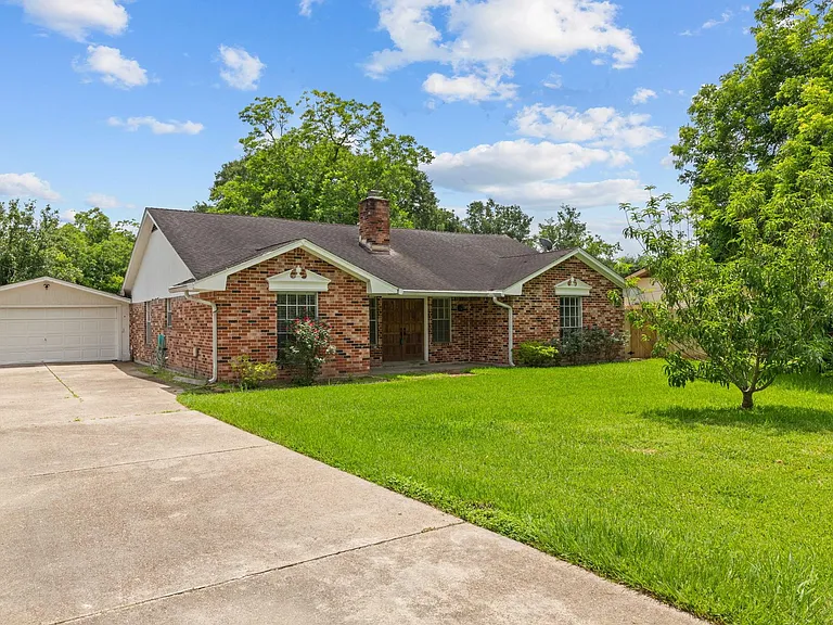 120 Texas Ave — Photo 3