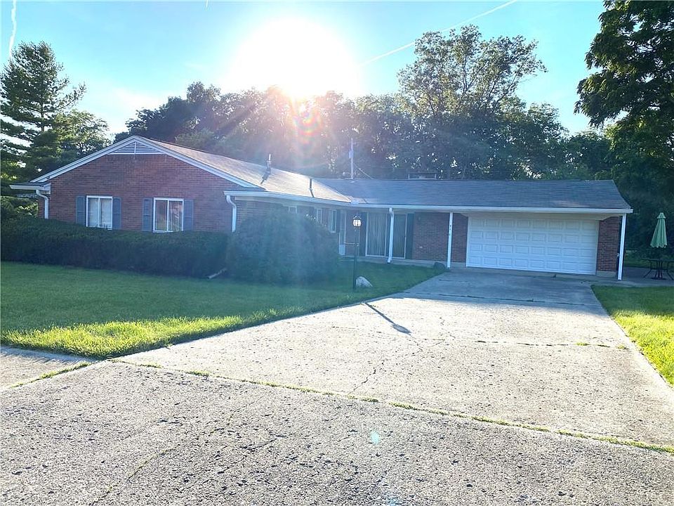 1st image of 51 W Woodbury Dr