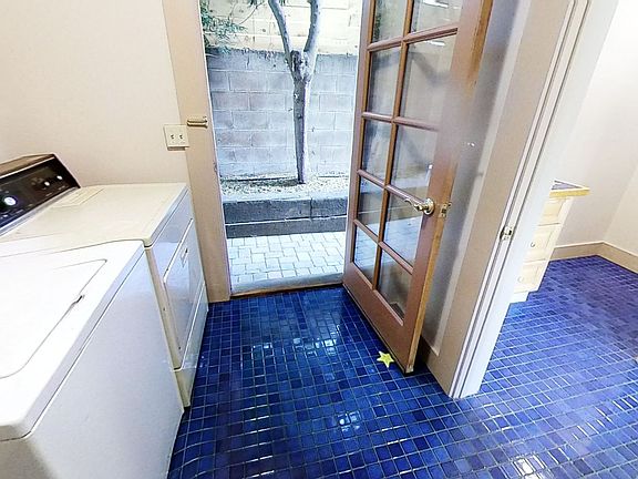 5th image of 819 W Figueroa St