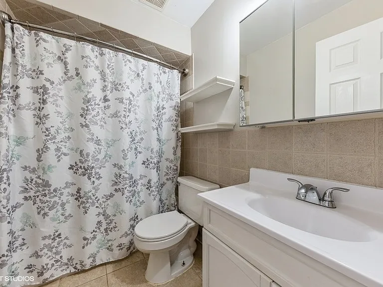 829 S Dwyer Ave #D — Photo 8