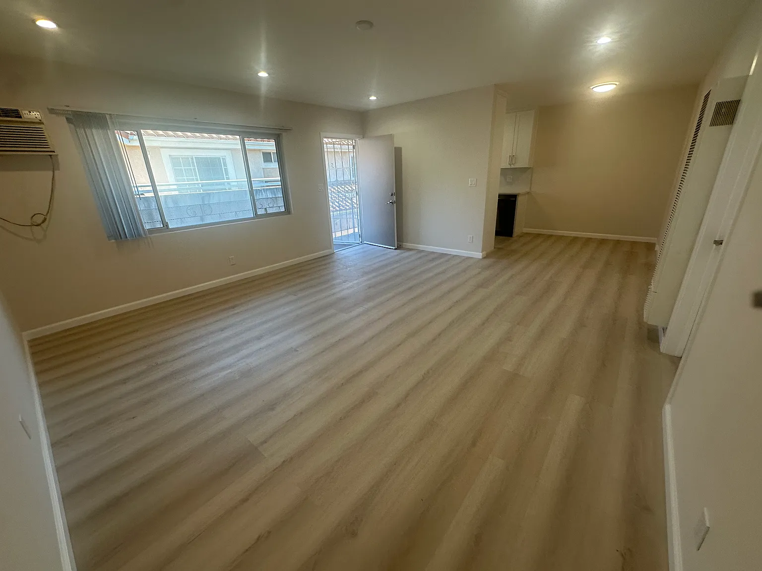 2 bed, 950 sqft, $2,375 — Photo 1