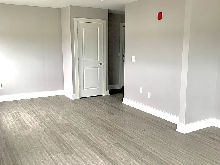 Highland House Apartments — Photo 29
