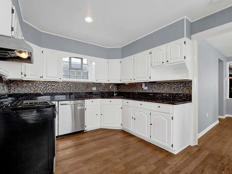3721 W Shakespeare Ave — Photo 10