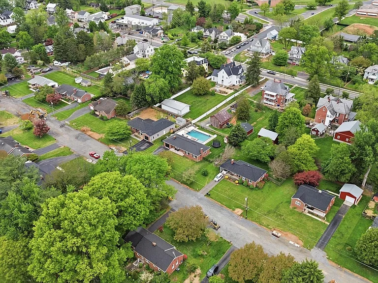 9 Linden Blvd — Photo 34