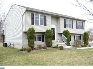 11 Gunpowder Ln, Reading, PA 19606