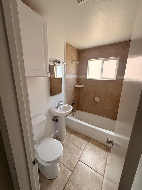 3 bed, 1.5 bath, $2,500 — Photo 2