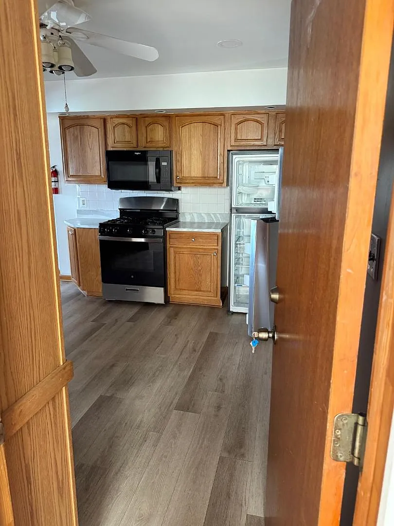 48 Lang St - Apartment 3 — Photo 3