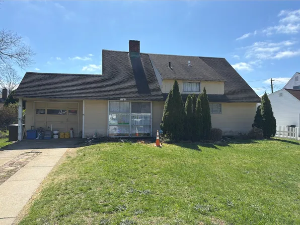 161 Duck Pond Dr N, Wantagh, NY 11793