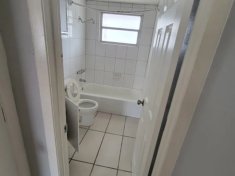 400 11th St W #401-A — Photo 3
