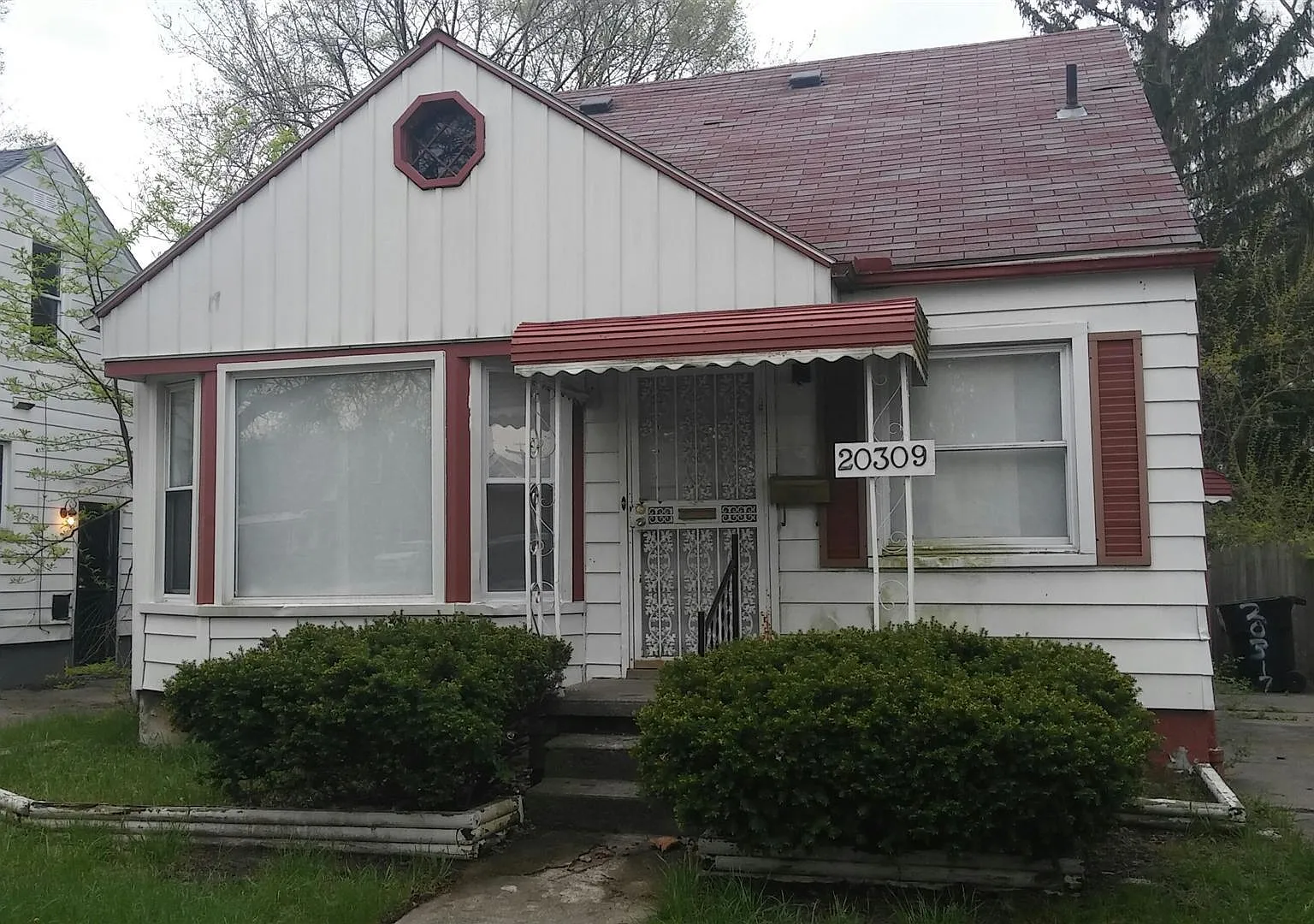 3 bed, 805 sqft, $1,300 — Photo 1