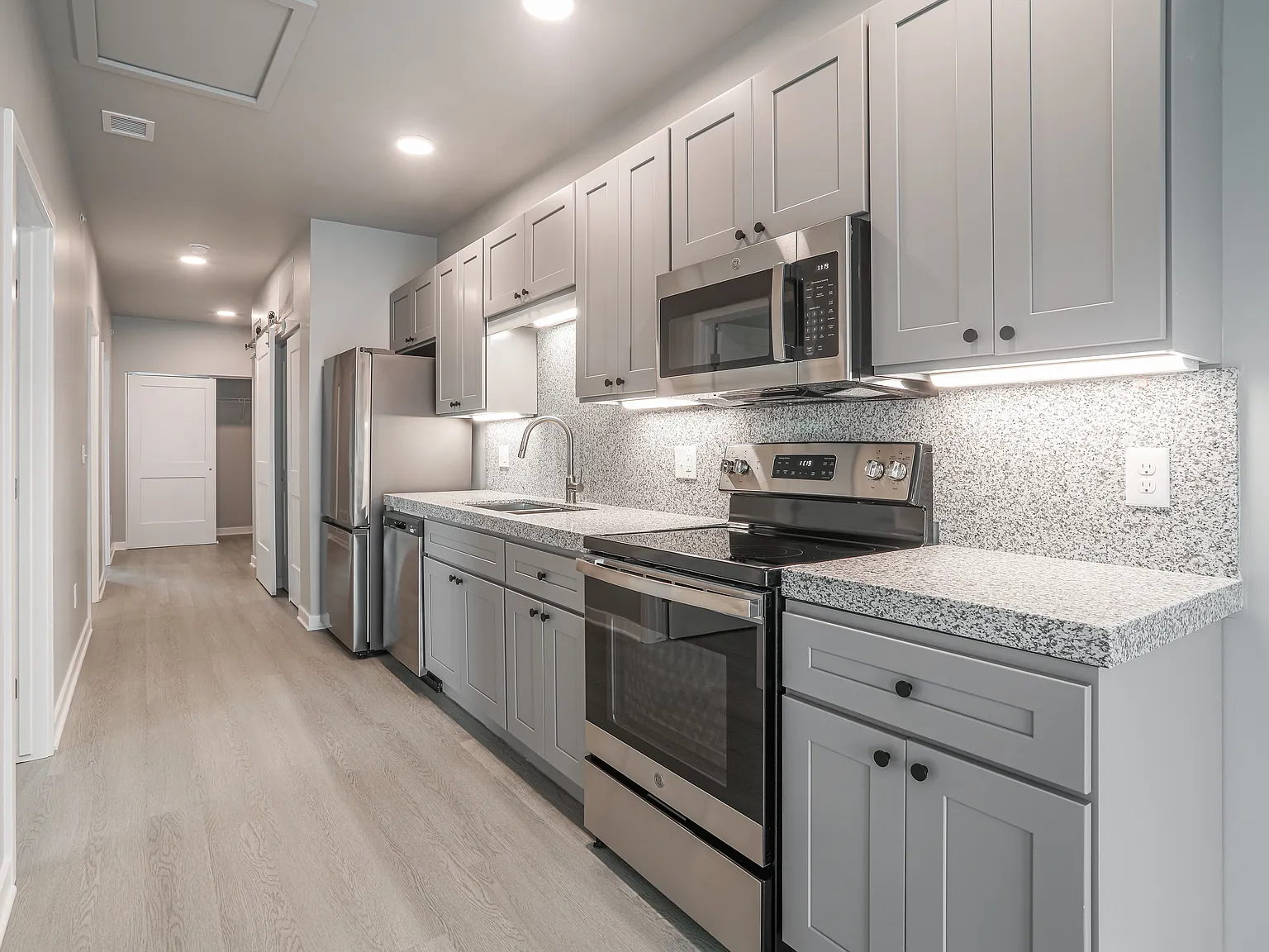 Oak Shore Commons — Photo 1