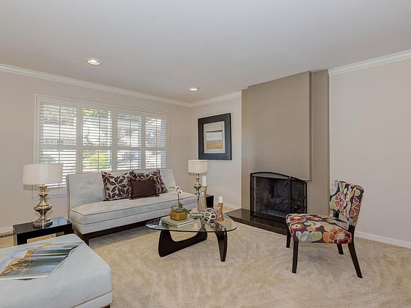 4th image of 1056 Everglades Dr