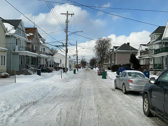 4th image of 27 Rosedale St