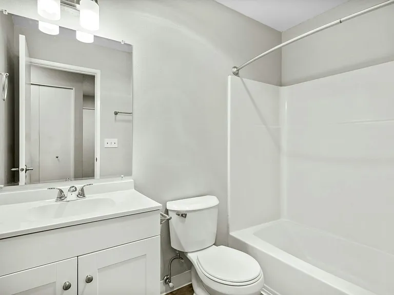 The Alexander Apartments — Photo 21