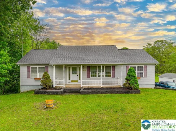 4579 W Mountain View Dr, Walnutport, PA 18088