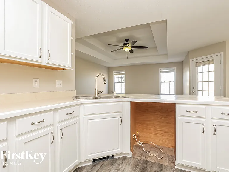 3860 Man O War Blvd — Photo 7