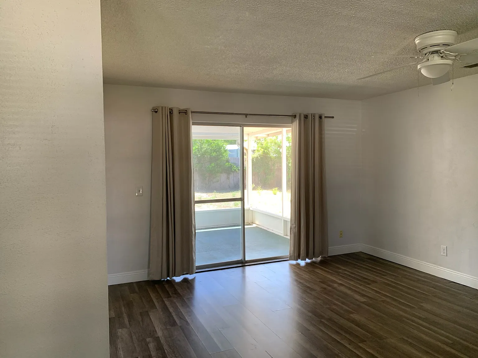 3 bed, 996 sqft, $1,700 — Photo 4