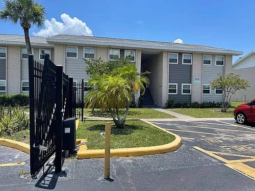 801 Sky Lake Cir #B Photo 1