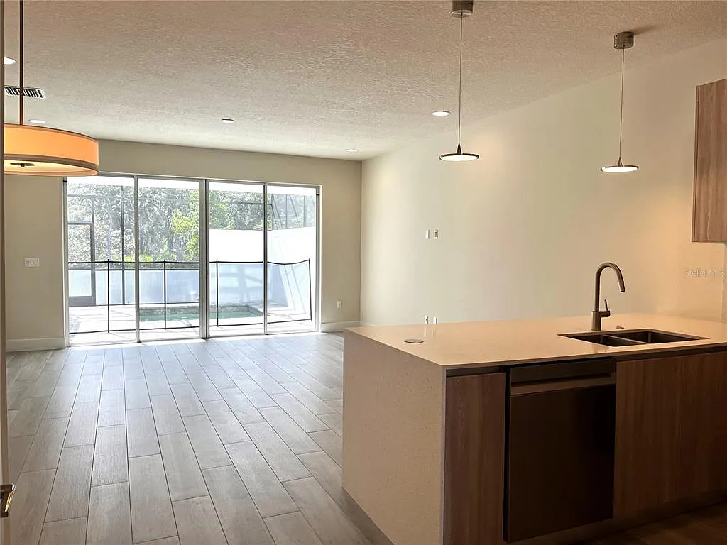 3 bed, 3.0 bath, 1853 sqft, $2,350 — Photo 2