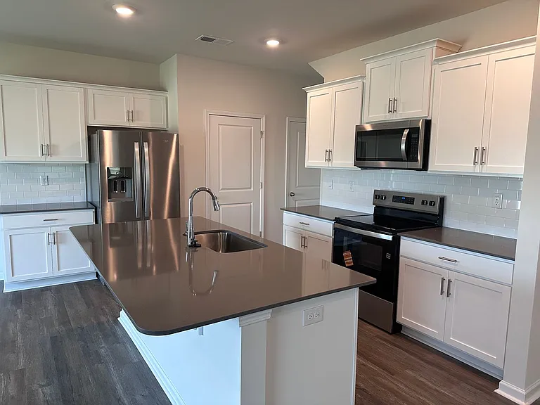 1359 37th Avenue Ln NE — Photo 6
