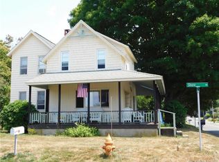 141 Shore Rd, Waterford, CT 06385