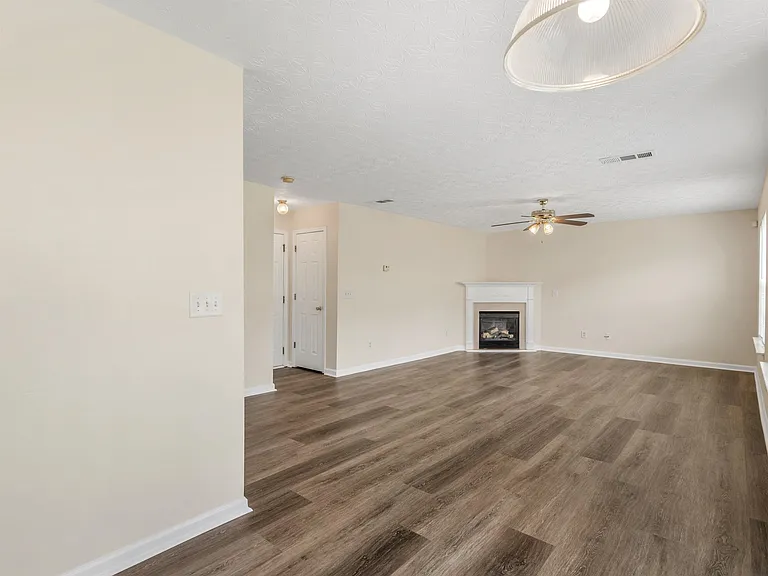 310 Sarasota Ln — Photo 13