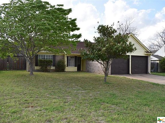 2nd image of 702 Brazos Dr