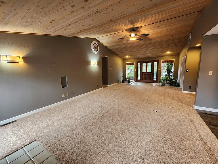 1615 NW Olmar Dr — Photo 4