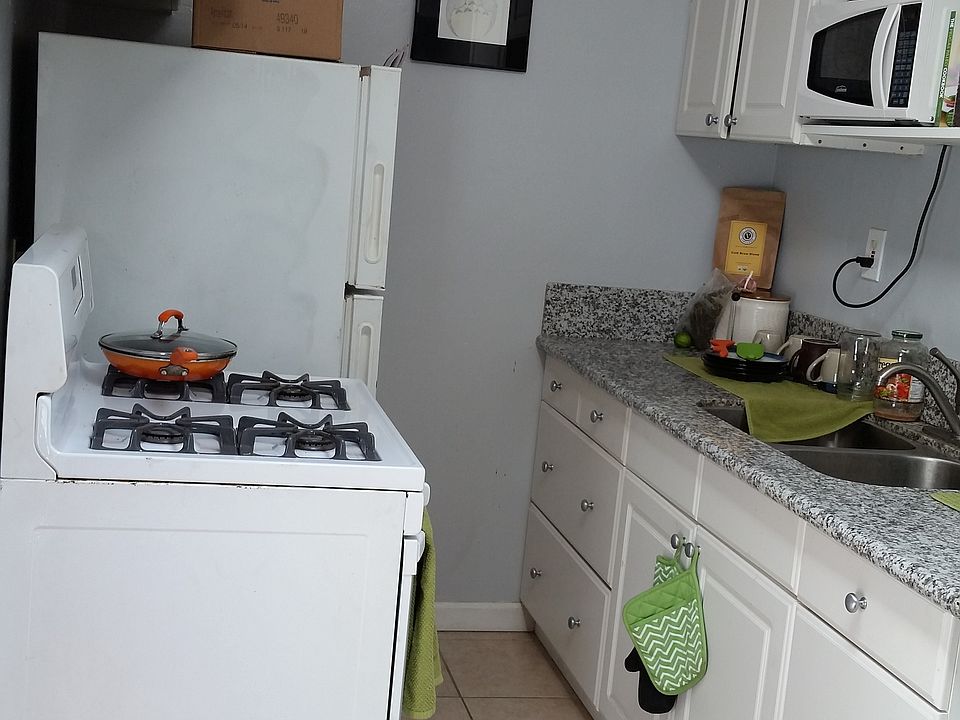 1st image of 427 Langley St