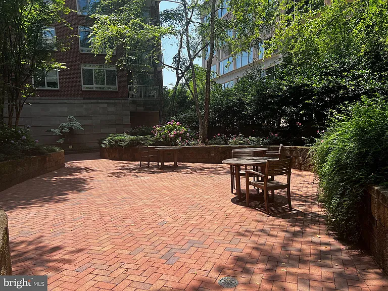 820 N Pollard St #103 — Photo 15