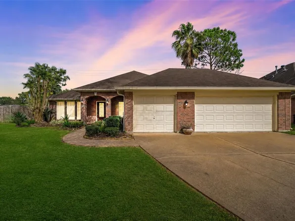 1207 Shadowbend St, Pearland, TX 77581