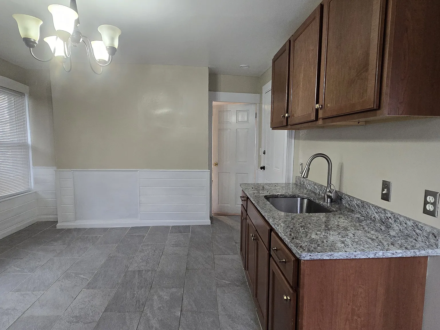 2 bed, 1000 sqft, $1,975 — Photo 3