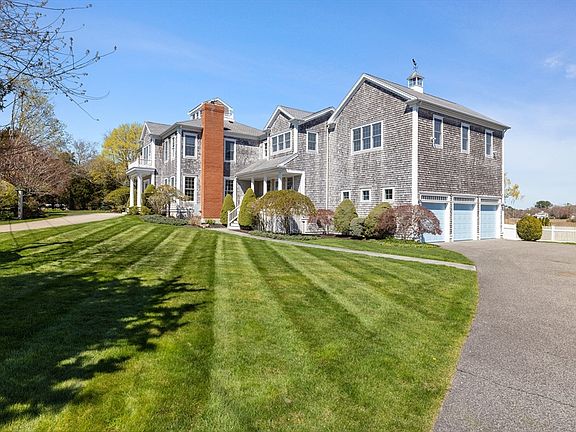 2nd image of 735 Bay Rd