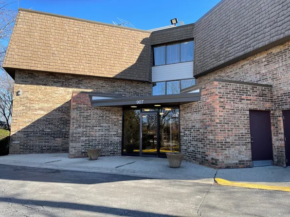 907 S Williams St APT 107, Westmont, IL 60559