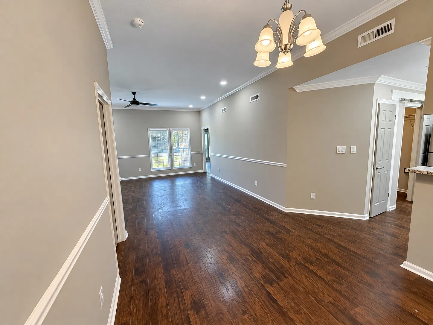 3 bed, 1262 sqft, $1,670 — Photo 3