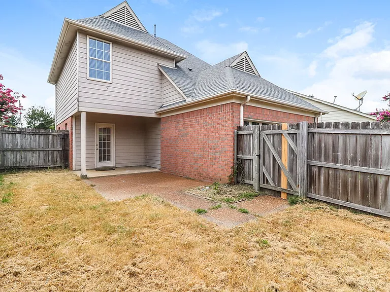 784 Breeze Way — Photo 16