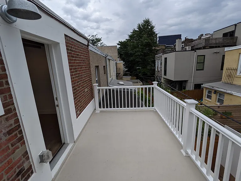 1728 Webster St — Photo 4