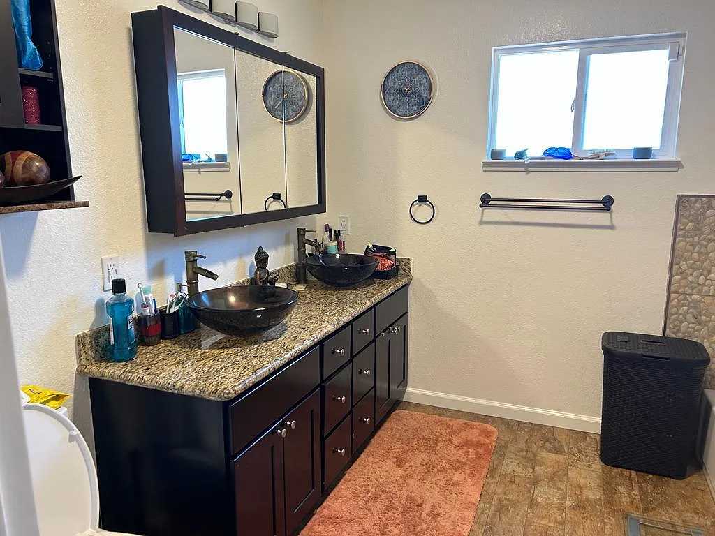 4 bed, 1700 sqft, $4,950 — Photo 3