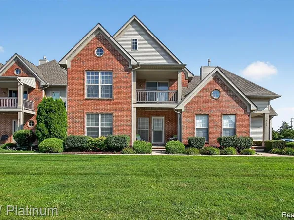 28715 Portsmouth Ct, Chesterfield, MI 48047