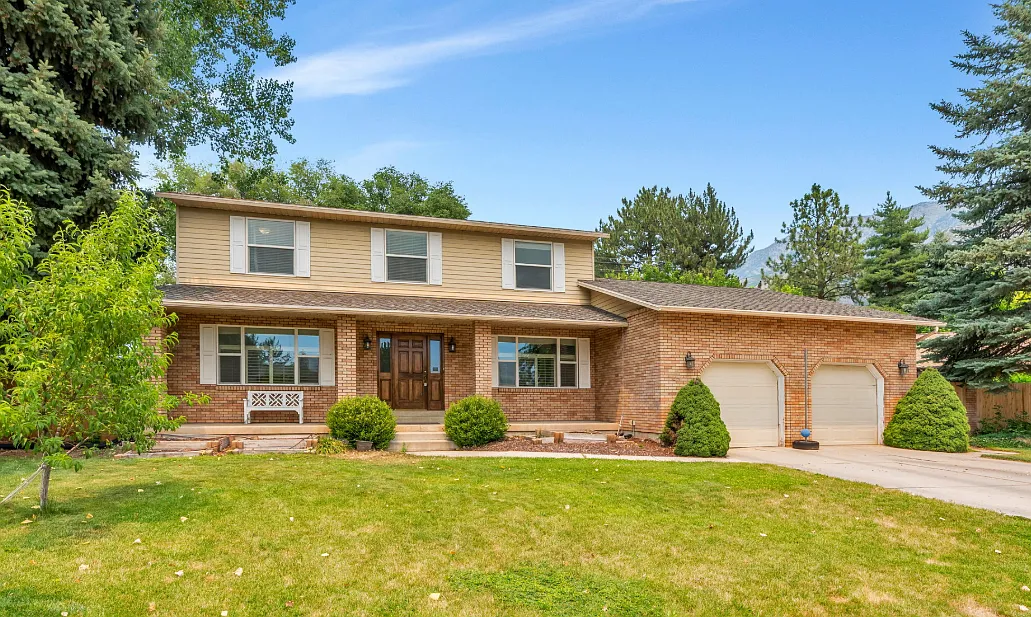 6 bed, 3.5 bath, 3690 sqft, $3,800 — Photo 1