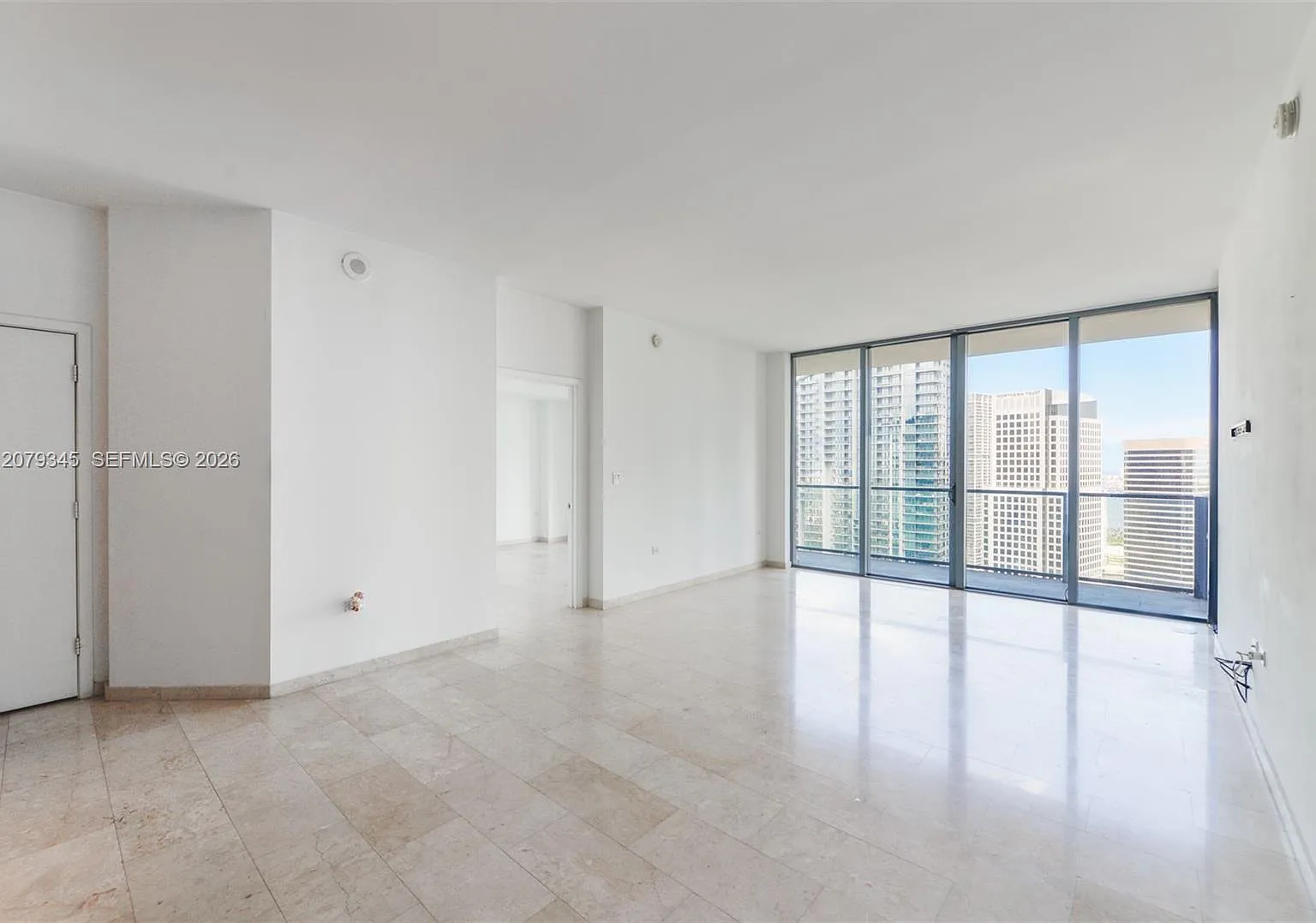 Rise Condo — Photo 3