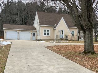 1421 Viebahn St, Manitowoc, WI 54220