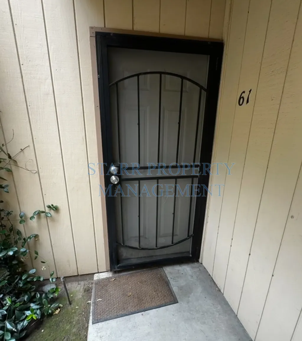2 bed, 1.0 bath, $1,600 — Photo 2