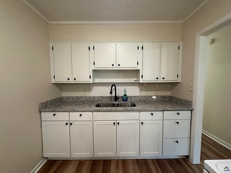 2302 Macy Ave — Photo 8