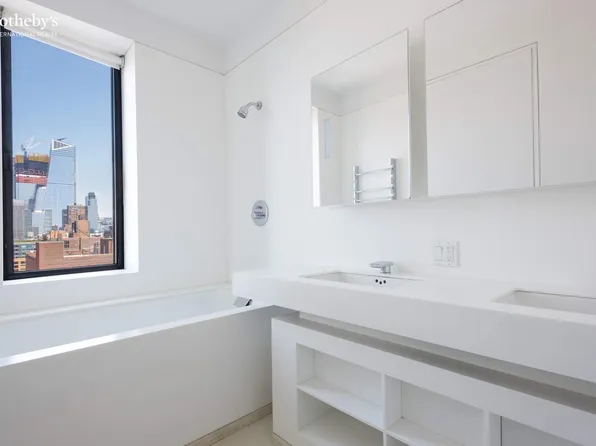 100 Eleventh Avenue image 13 of 19