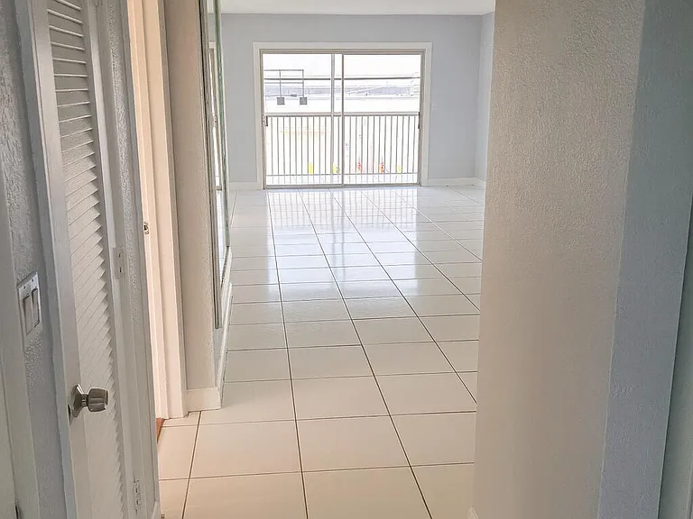 1001 SE 3rd St #3 — Photo 6