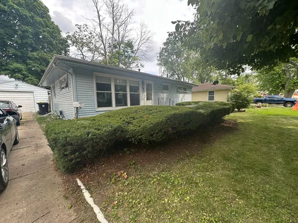 28 Delaine Dr, Normal, IL 61761