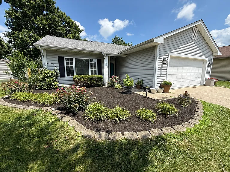 5866 Regency Dr — Photo 2