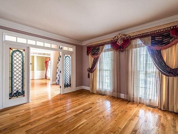 2nd image of 692 Grassmeade Way